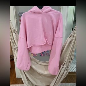 Cropped pink sweatshirt